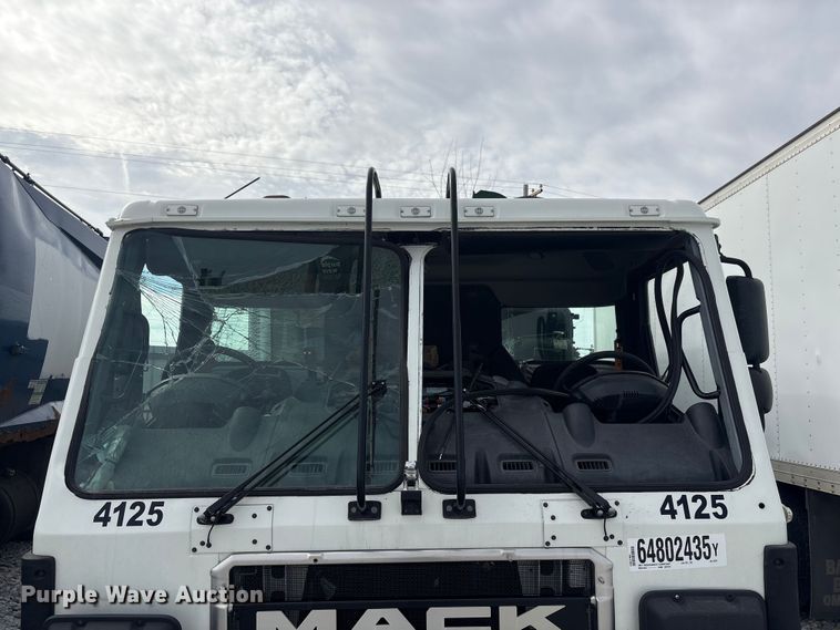 image for item YA2676 2023 Mack LR refuse truck