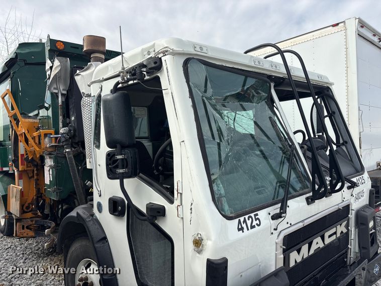 image for item YA2676 2023 Mack LR refuse truck