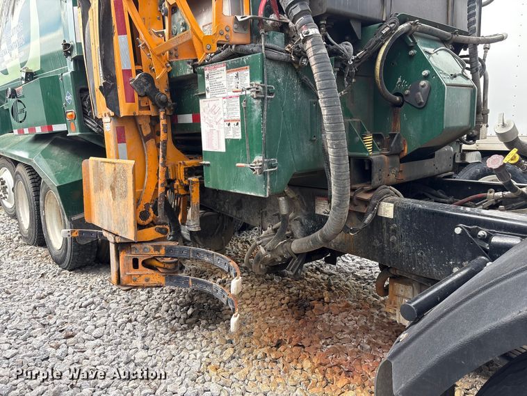 image for item YA2676 2023 Mack LR refuse truck