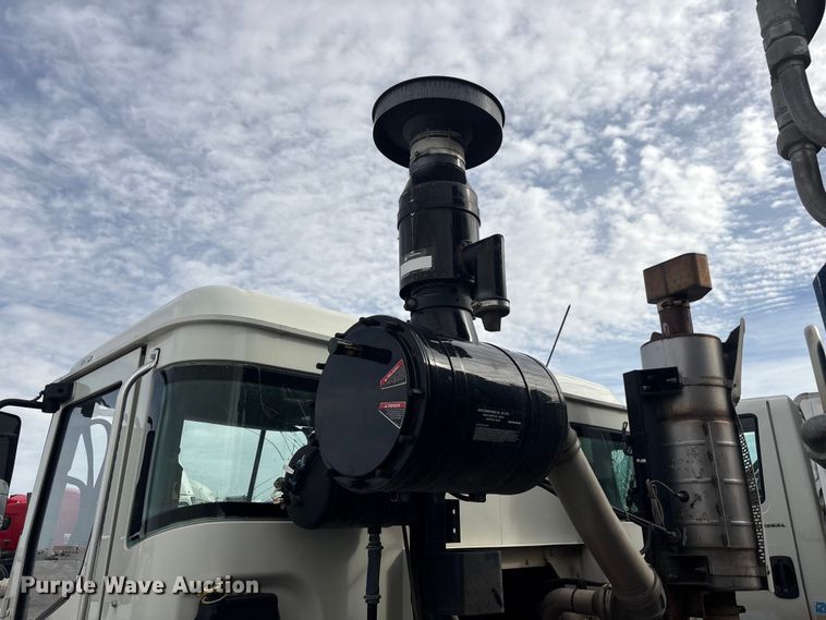 image for item YA2676 2023 Mack LR refuse truck