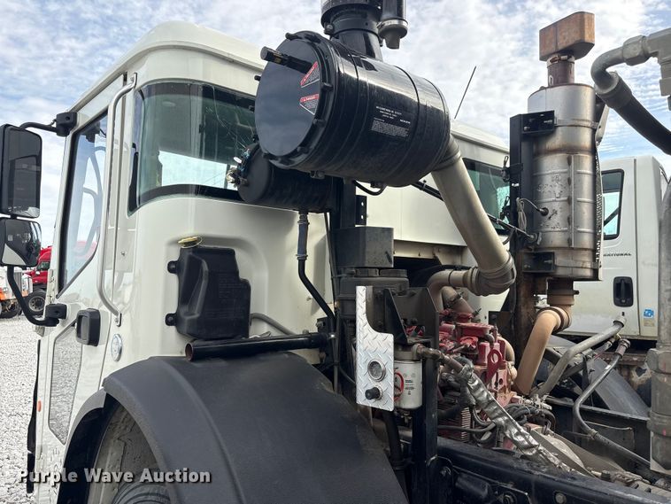 image for item YA2676 2023 Mack LR refuse truck
