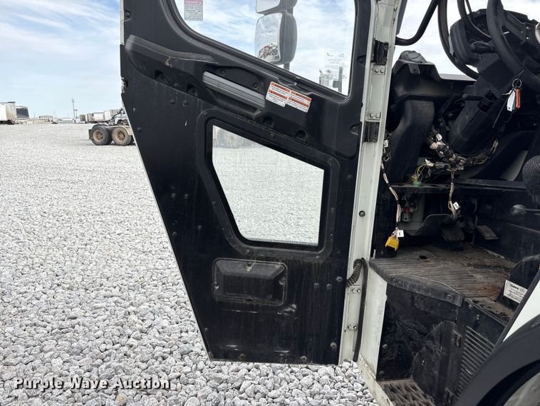 image for item YA2676 2023 Mack LR refuse truck