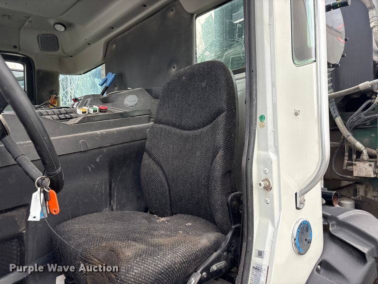 image for item YA2676 2023 Mack LR refuse truck