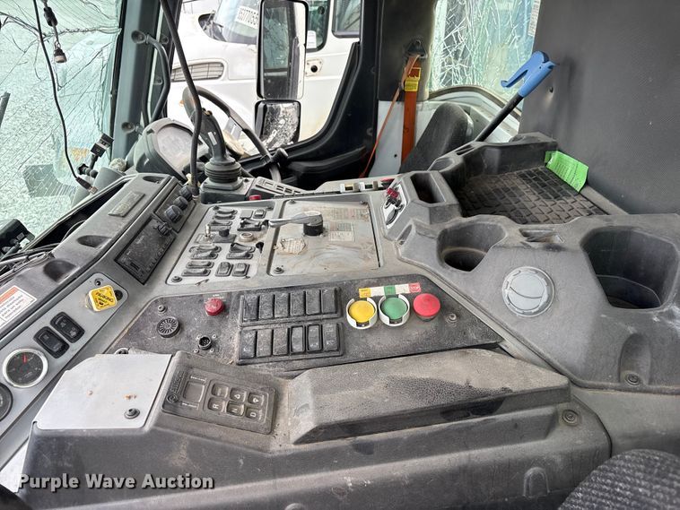 image for item YA2676 2023 Mack LR refuse truck