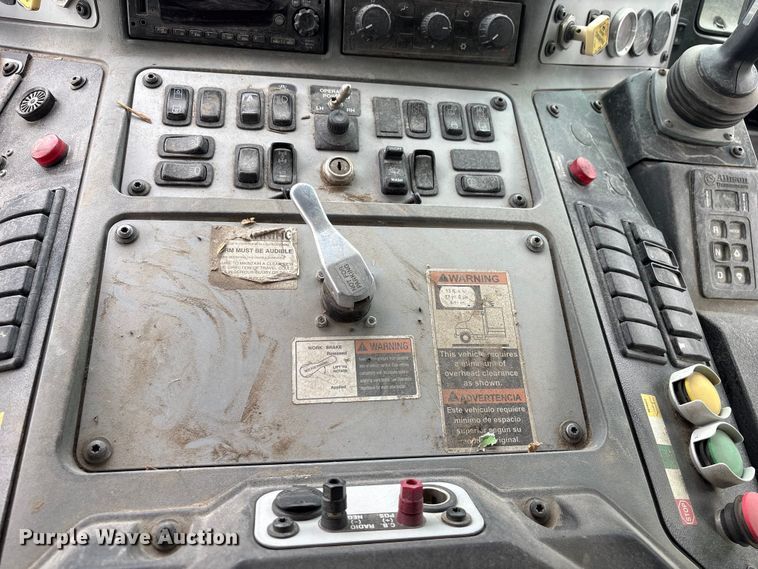 image for item YA2676 2023 Mack LR refuse truck