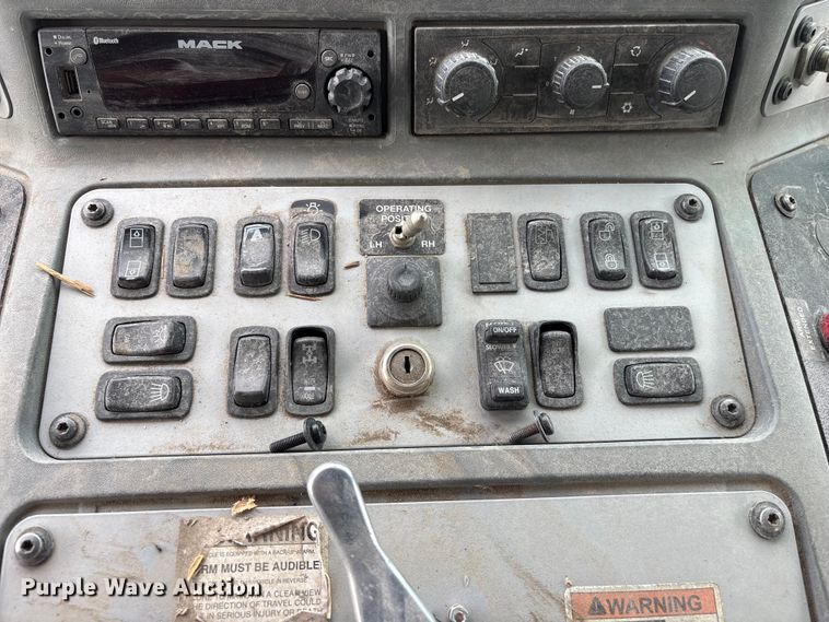 image for item YA2676 2023 Mack LR refuse truck