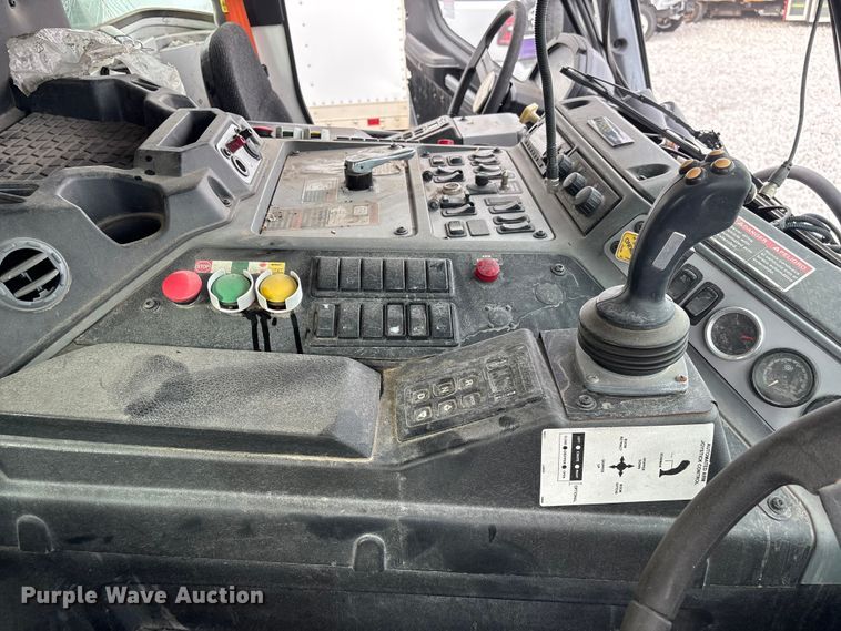 image for item YA2676 2023 Mack LR refuse truck