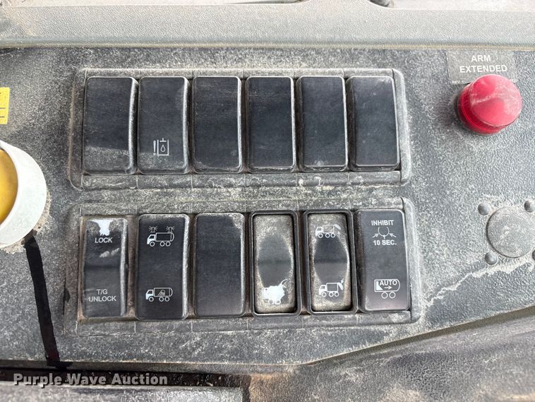 image for item YA2676 2023 Mack LR refuse truck