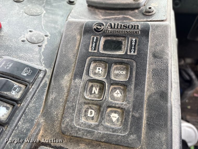 image for item YA2676 2023 Mack LR refuse truck