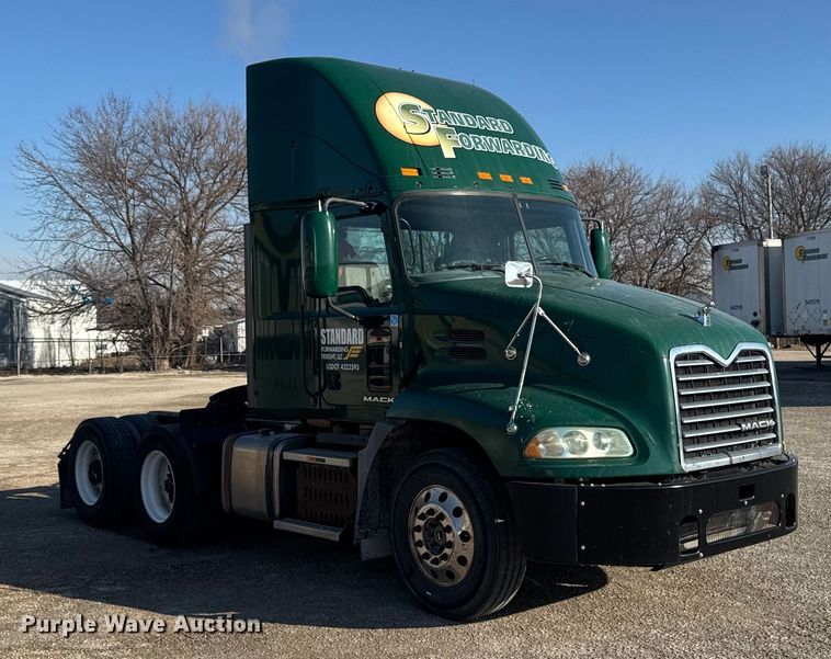 image for item EA2316 2016 Mack CXU613 semi truck