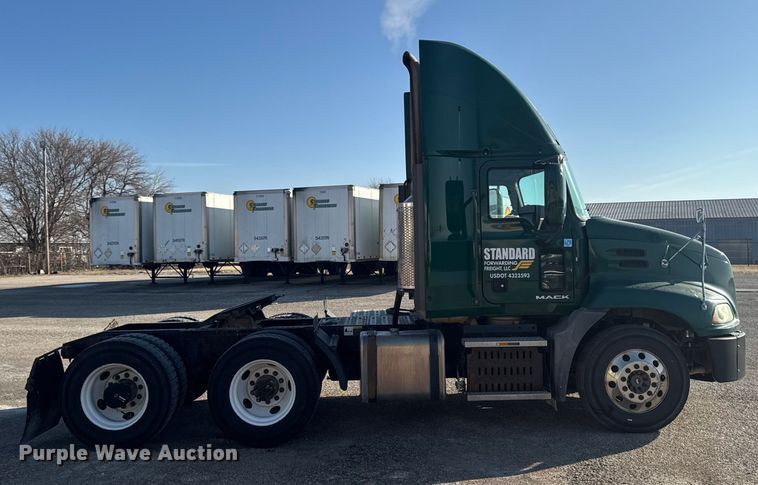 image for item EA2316 2016 Mack CXU613 semi truck