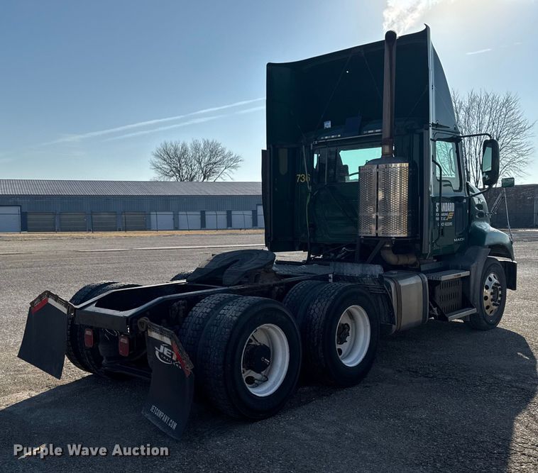 image for item EA2316 2016 Mack CXU613 semi truck