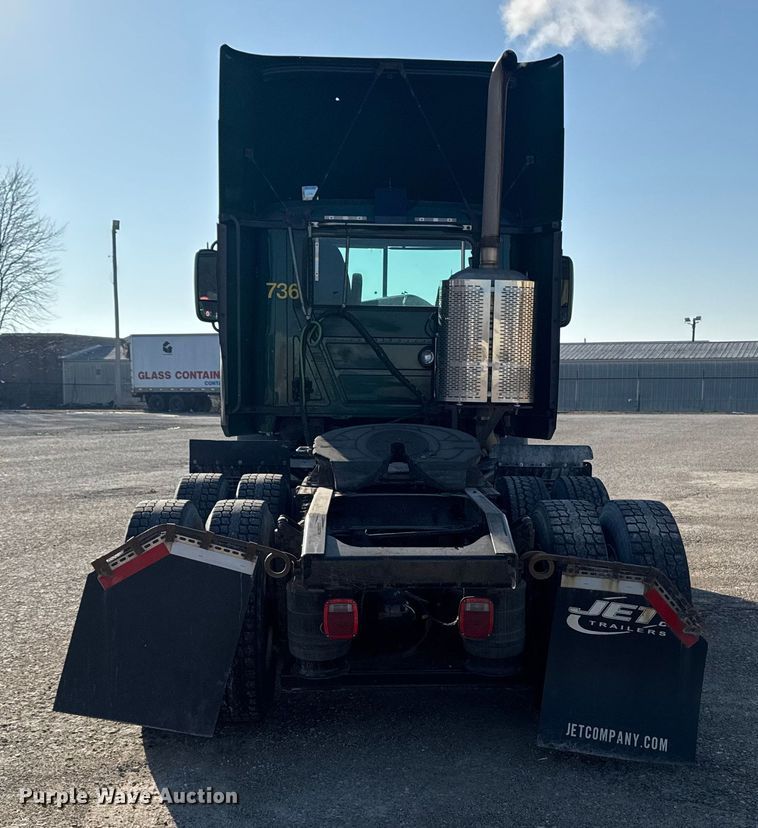 image for item EA2316 2016 Mack CXU613 semi truck