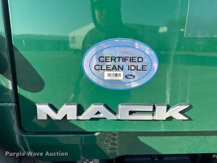 image for item EA2316 2016 Mack CXU613 semi truck