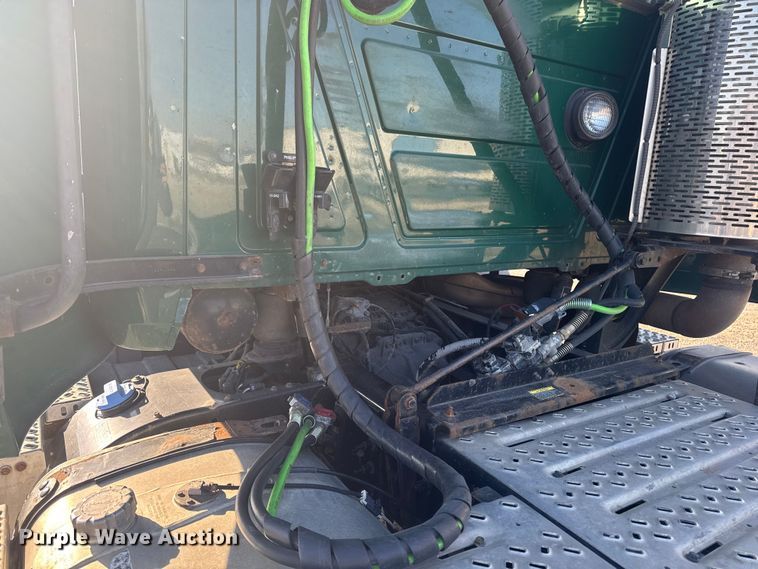 image for item EA2316 2016 Mack CXU613 semi truck