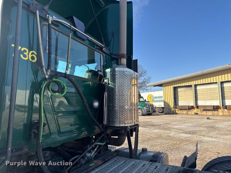 image for item EA2316 2016 Mack CXU613 semi truck