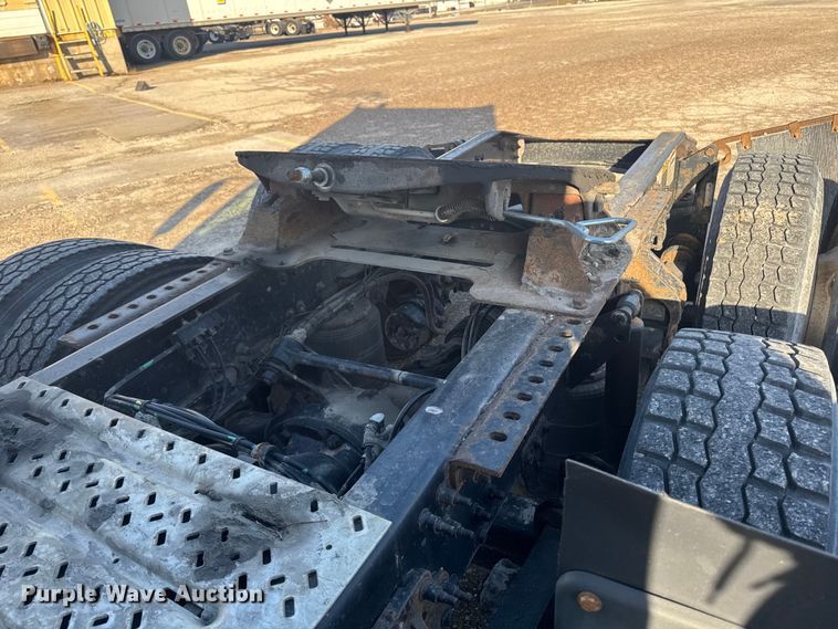 image for item EA2316 2016 Mack CXU613 semi truck