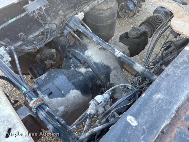 image for item EA2316 2016 Mack CXU613 semi truck