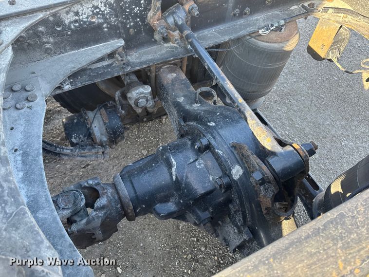 image for item EA2316 2016 Mack CXU613 semi truck