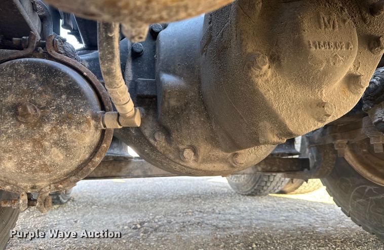 image for item EA2316 2016 Mack CXU613 semi truck