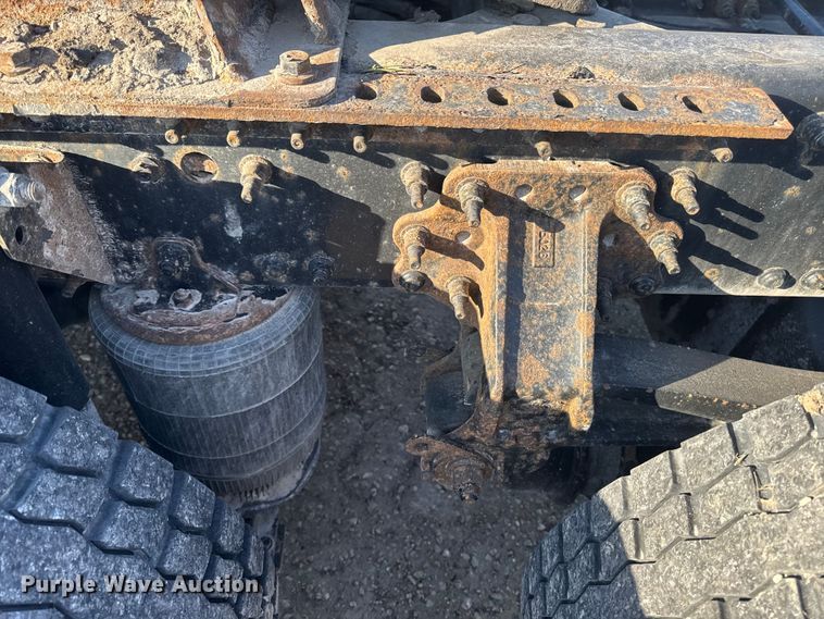 image for item EA2316 2016 Mack CXU613 semi truck