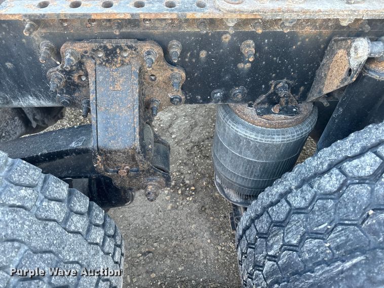 image for item EA2316 2016 Mack CXU613 semi truck