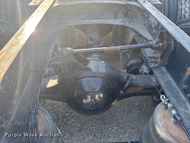 image for item EA2316 2016 Mack CXU613 semi truck