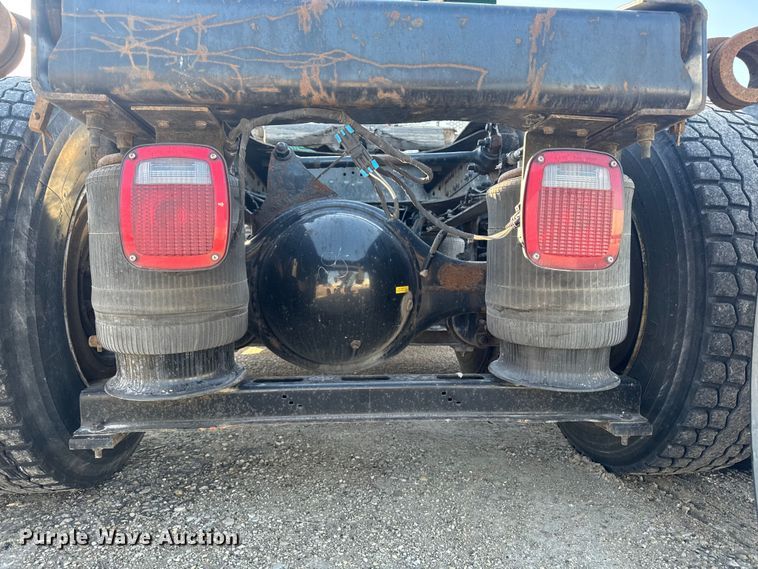 image for item EA2316 2016 Mack CXU613 semi truck