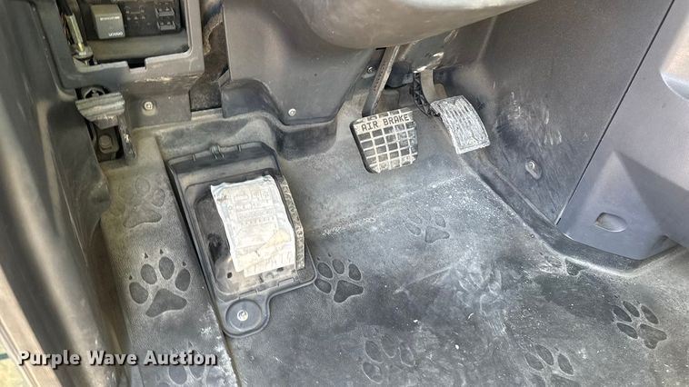 image for item EA2316 2016 Mack CXU613 semi truck