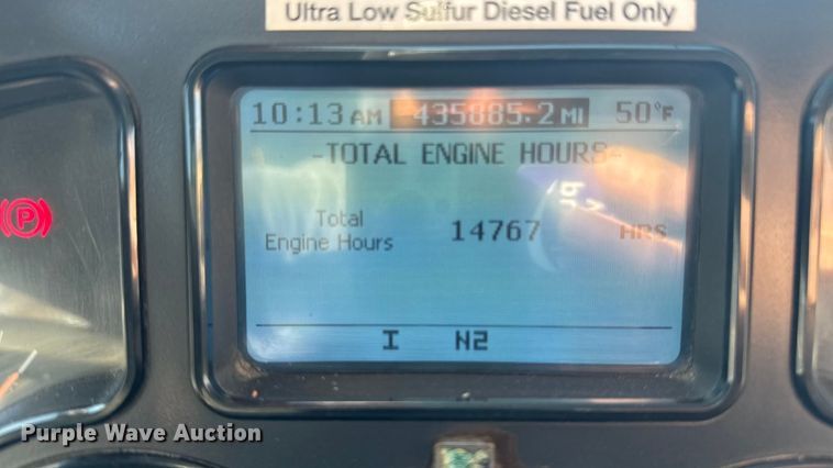 image for item EA2316 2016 Mack CXU613 semi truck