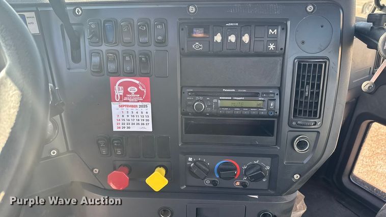 image for item EA2316 2016 Mack CXU613 semi truck