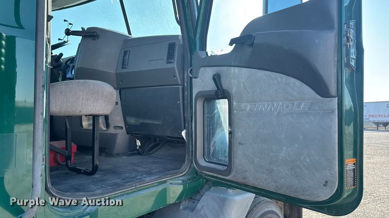 image for item EA2316 2016 Mack CXU613 semi truck