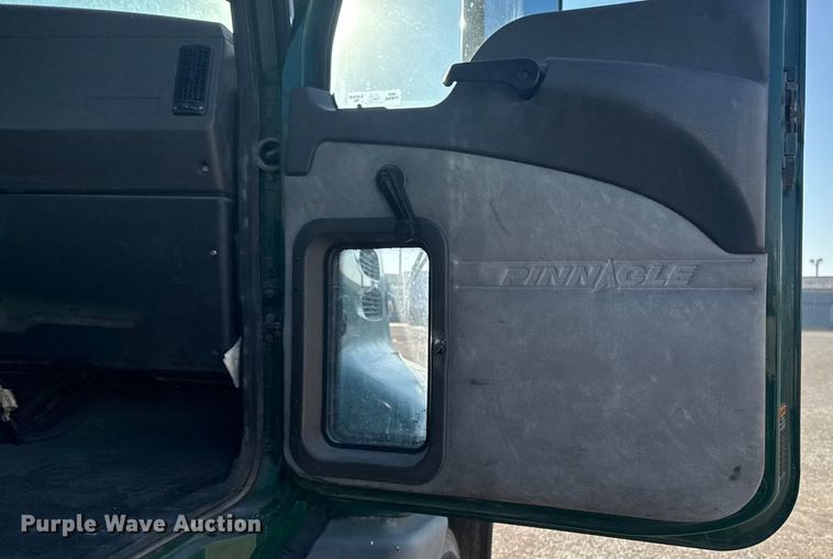 image for item EA2316 2016 Mack CXU613 semi truck