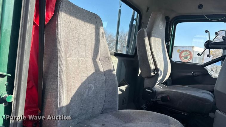 image for item EA2316 2016 Mack CXU613 semi truck