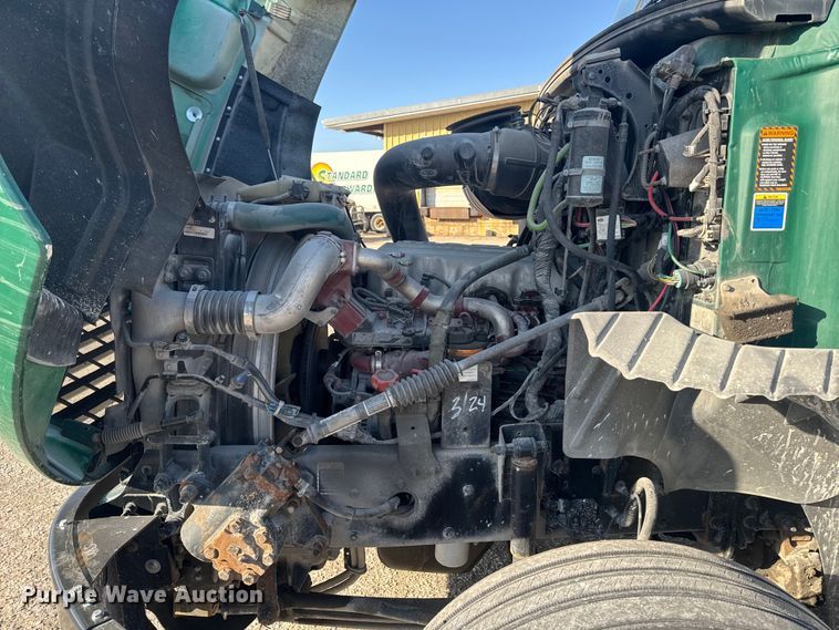 image for item EA2316 2016 Mack CXU613 semi truck