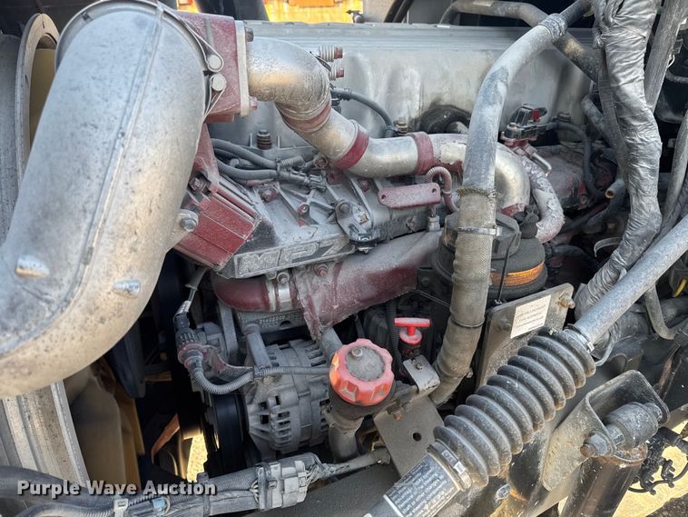 image for item EA2316 2016 Mack CXU613 semi truck