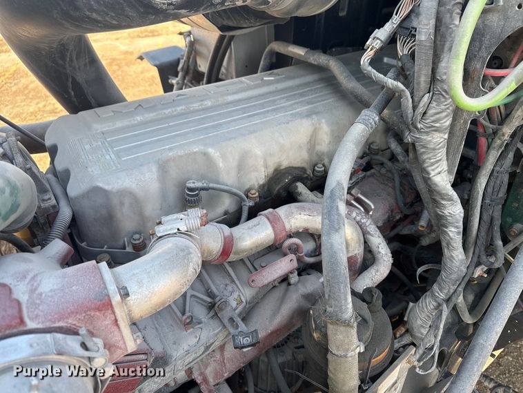 image for item EA2316 2016 Mack CXU613 semi truck