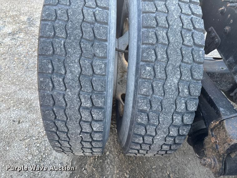 image for item EA2316 2016 Mack CXU613 semi truck