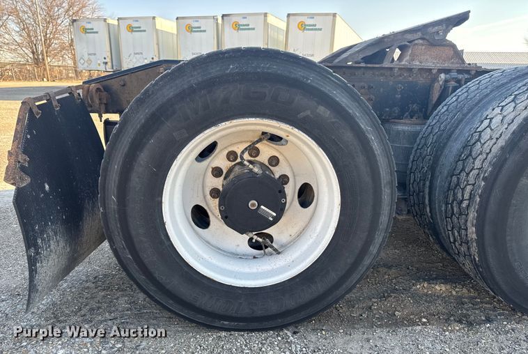 image for item EA2316 2016 Mack CXU613 semi truck