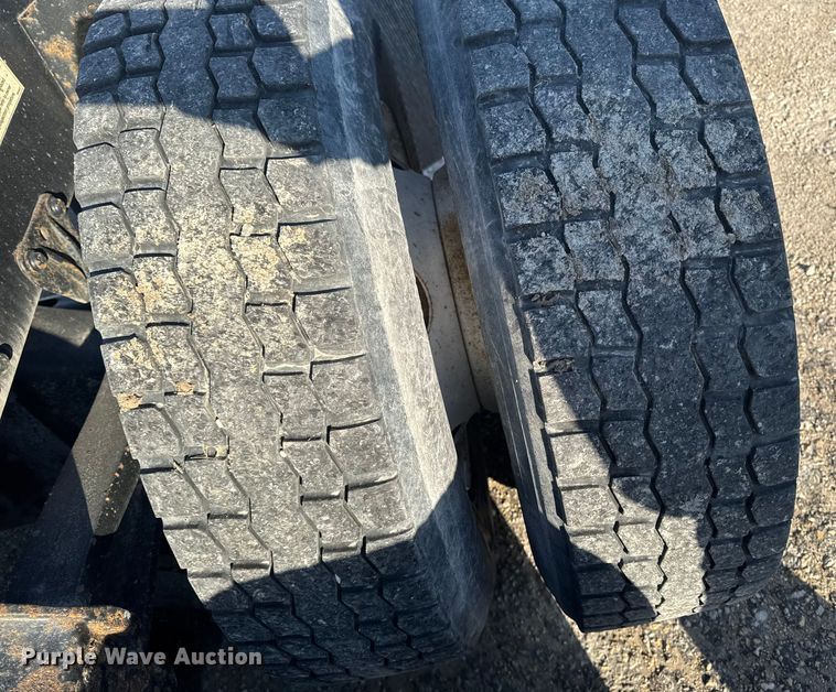 image for item EA2316 2016 Mack CXU613 semi truck