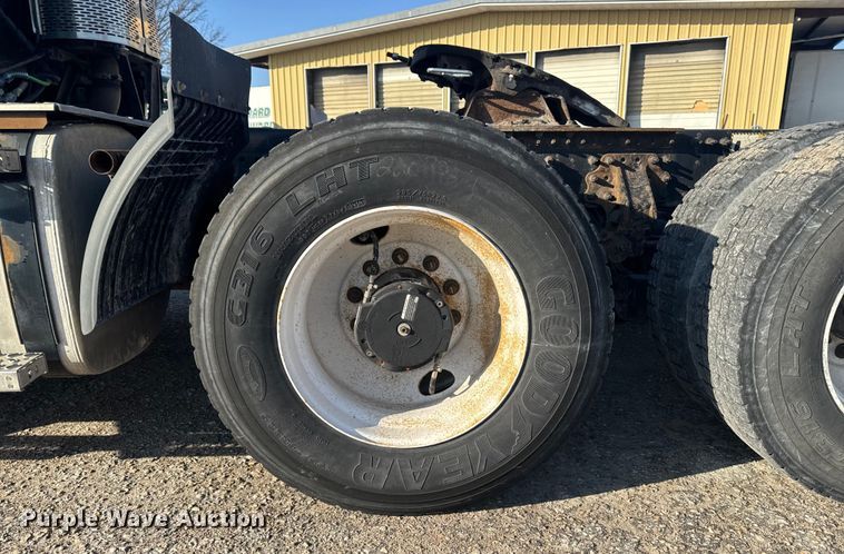 image for item EA2316 2016 Mack CXU613 semi truck