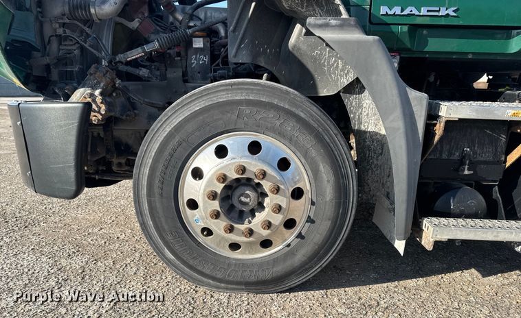 image for item EA2316 2016 Mack CXU613 semi truck