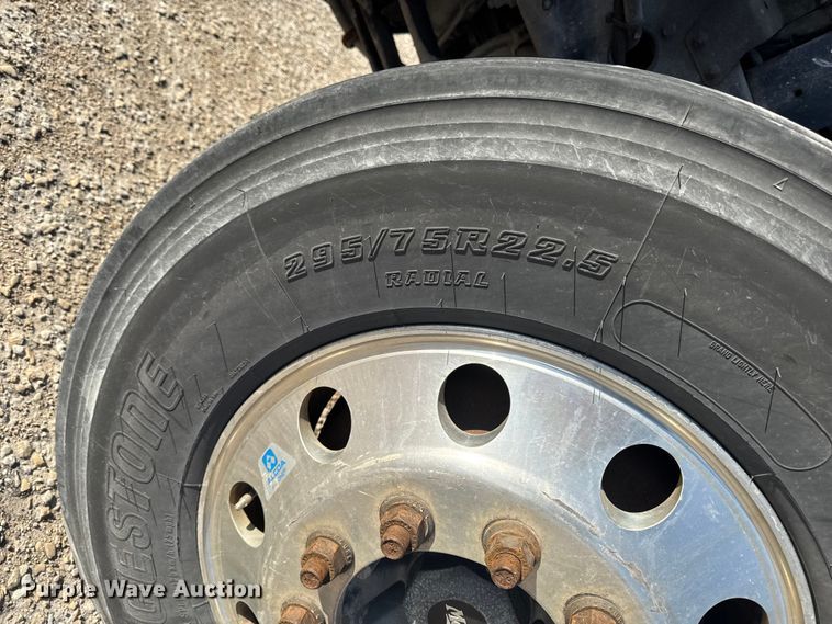 image for item EA2316 2016 Mack CXU613 semi truck