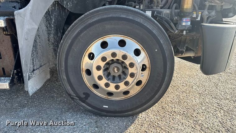 image for item EA2316 2016 Mack CXU613 semi truck