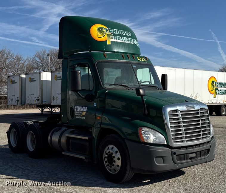 image for item EA2317 2017 Freightliner Cascadia 125 semi truck