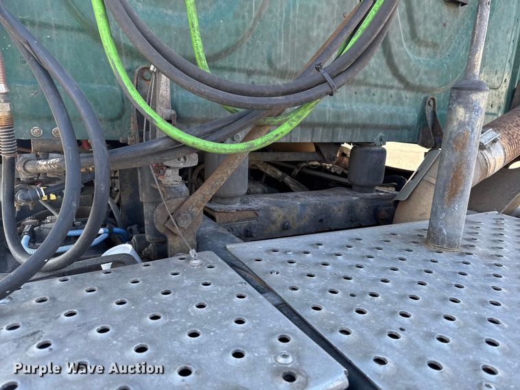 image for item EA2317 2017 Freightliner Cascadia 125 semi truck