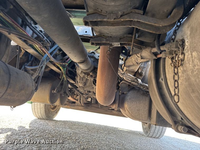 image for item EA2317 2017 Freightliner Cascadia 125 semi truck