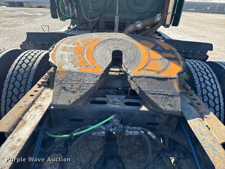 image for item EA2317 2017 Freightliner Cascadia 125 semi truck