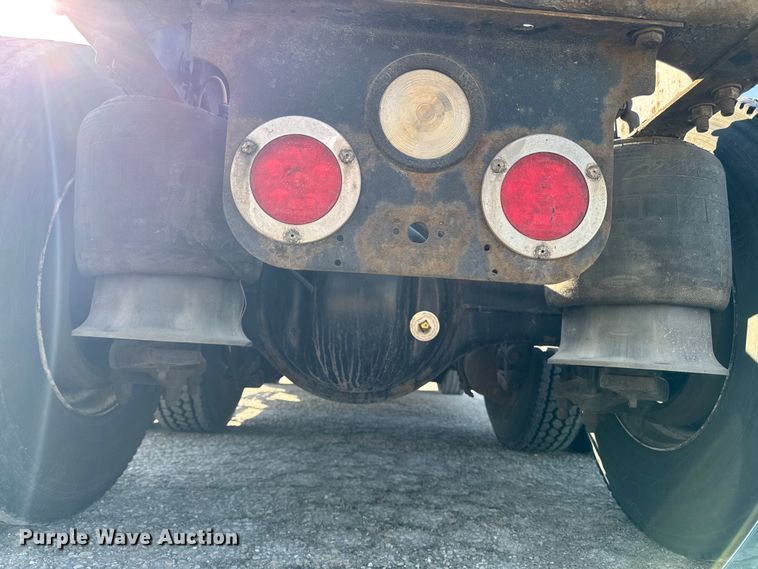 image for item EA2317 2017 Freightliner Cascadia 125 semi truck