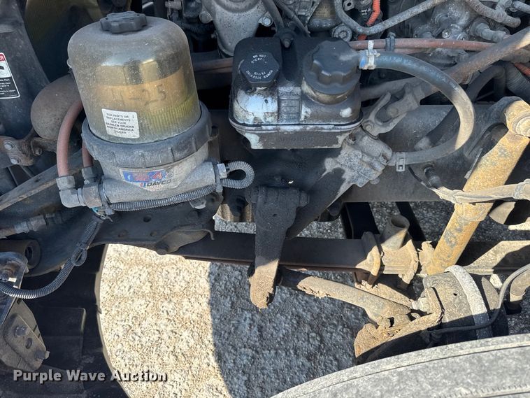 image for item EA2317 2017 Freightliner Cascadia 125 semi truck